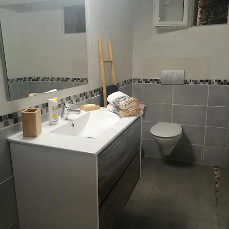 Entierement Renove Apartmán *