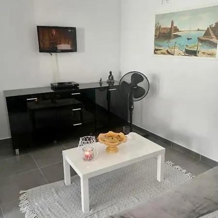 Entierement Renove Apartmán *
